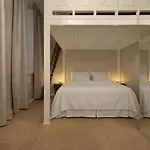 Nordic Luxury Near Downtown