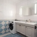 Nordic Luxury Near Downtown *