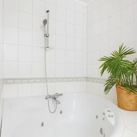 Nordic Luxury Near Downtown *