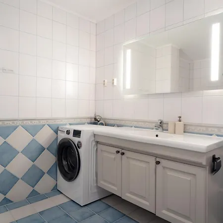 Nordic Luxury Near Downtown *