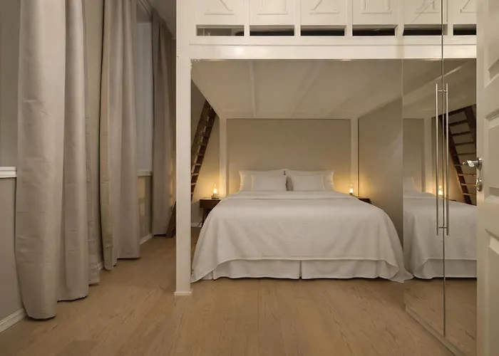 Nordic Luxury Near Downtown